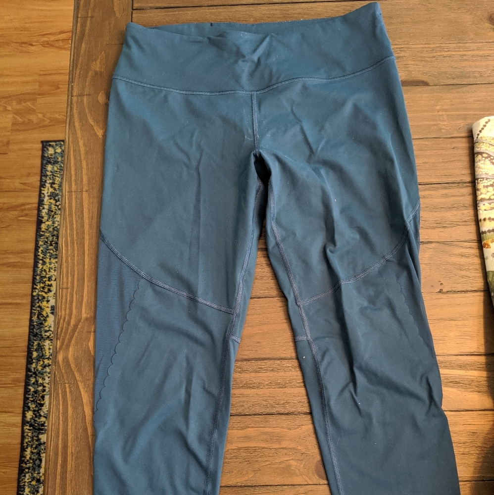 Victoria Sport Capri Crop Leggings